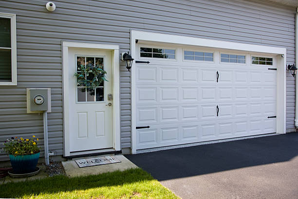 24/7 Emergency Garage Door Panel Replacement experts in Brown County County, KS